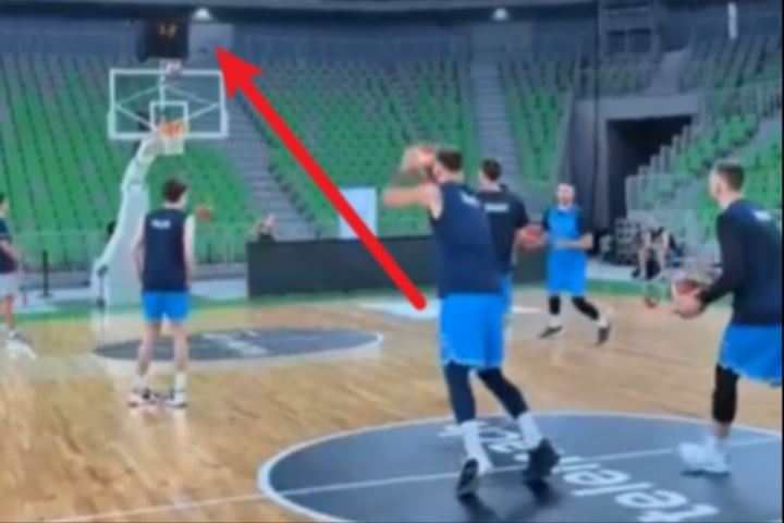 一个月不打球手感还在！东契奇赛前热身中圈三分“压哨”命中🎯